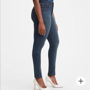 Size 25/30 Levi’s 721 Skinny Jeans